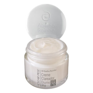 Clear Pele FPS 70: Proteção solar intensa e clareamento de pele em um único creme diurno. Ideal para uma tez uniforme e radiante.